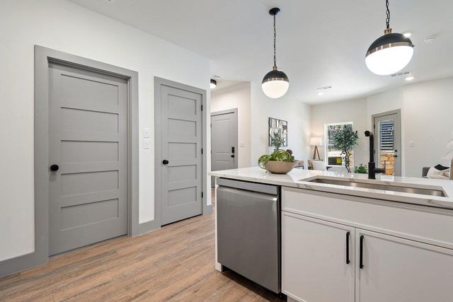 2450 Wickersham LN 1916, Austin, TX 78741