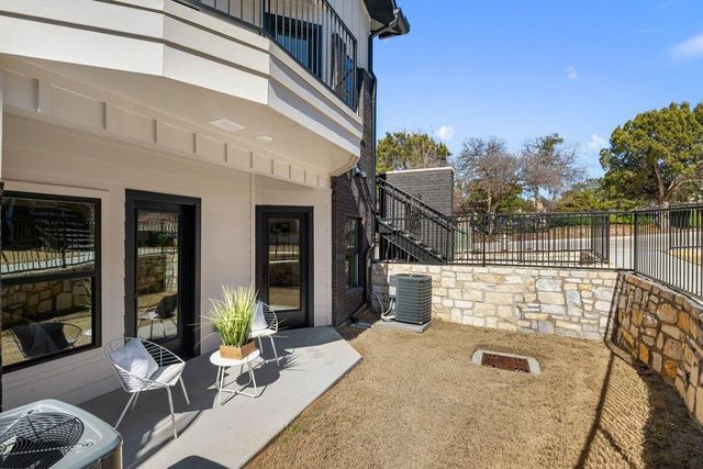 2450 Wickersham LN 1916, Austin, TX 78741