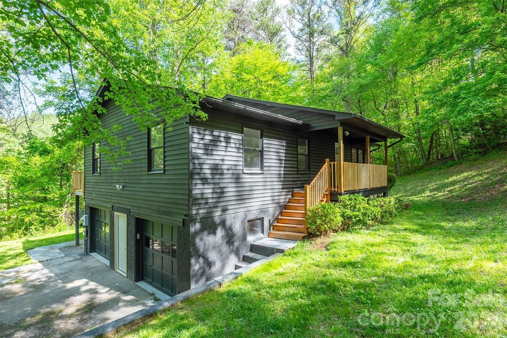 4 Smokey Mountain Drive, Swannanoa, NC 28778
