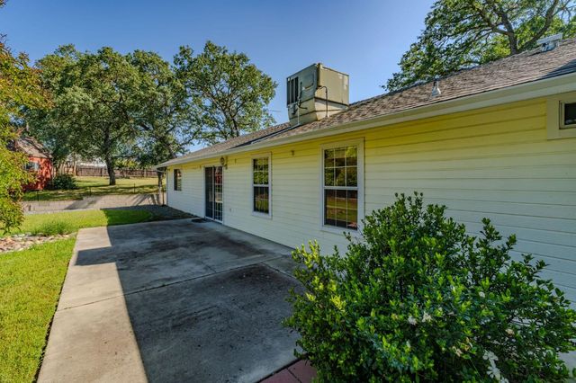 3484 Priscilla Ct, Valley Springs, CA 95252