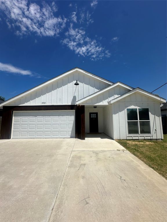 232 W Norway Street, Walnut Springs, TX 76690