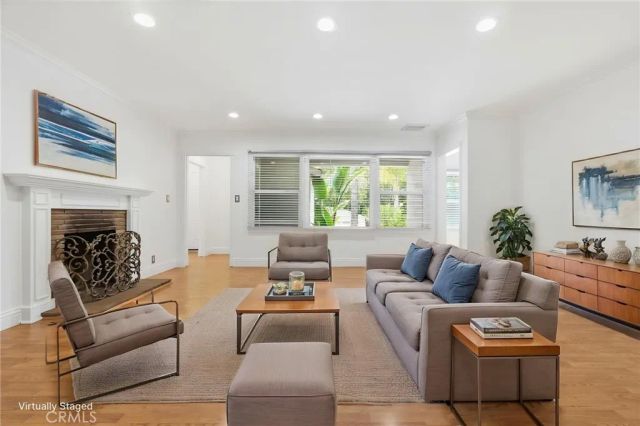 5027 Rigoletto Street, Woodland Hills, CA 91364