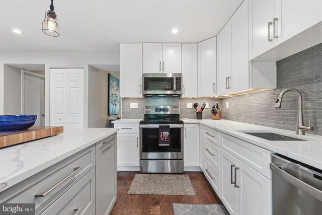 320 BIRCH DR, Lafayette Hill, PA 19444