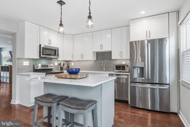 320 BIRCH DR, Lafayette Hill, PA 19444