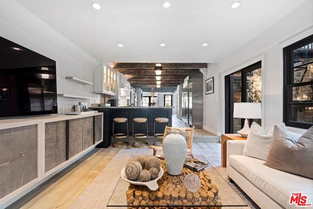 305 Grand Canal, Newport Beach, CA 92662