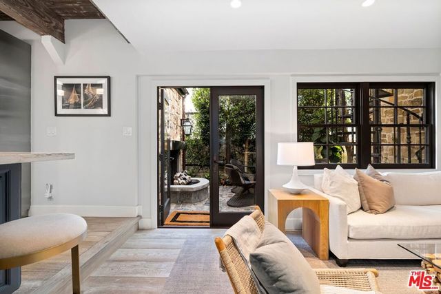 305 Grand Canal, Newport Beach, CA 92662