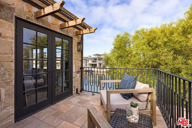 305 Grand Canal, Newport Beach, CA 92662