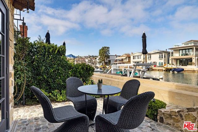 305 Grand Canal, Newport Beach, CA 92662