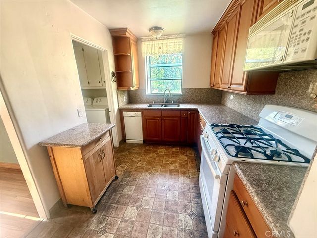 10851 Woodbine Street, Los Angeles, CA 90034