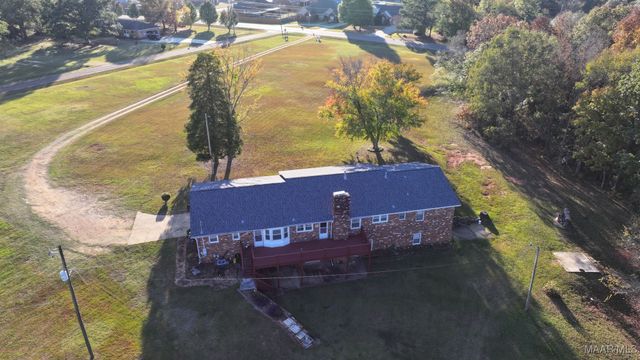 1304 County Road 39 Road, Deatsville, AL 36022