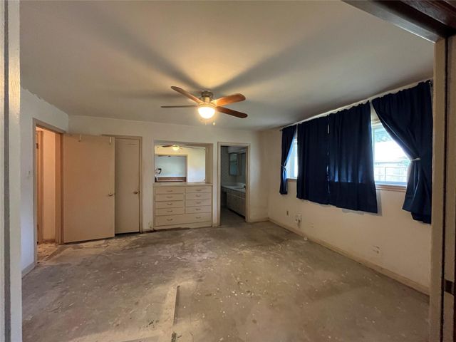 18203 Carriage Lane, Nassau Bay, TX 77058