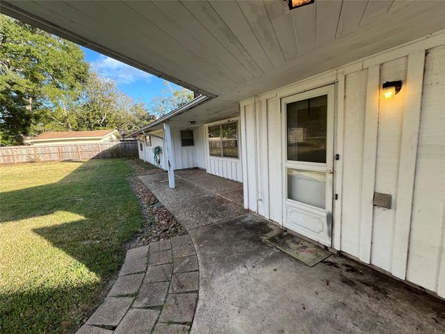 18203 Carriage Lane, Nassau Bay, TX 77058