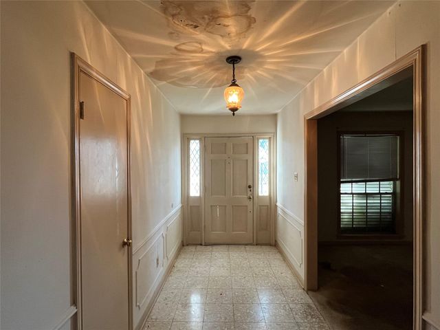 18203 Carriage Lane, Nassau Bay, TX 77058