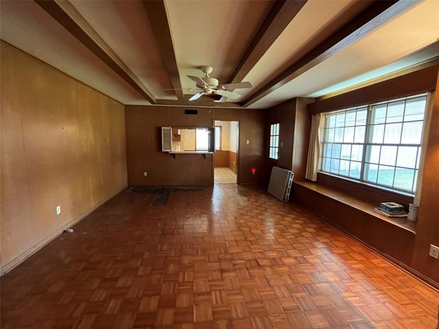 18203 Carriage Lane, Nassau Bay, TX 77058