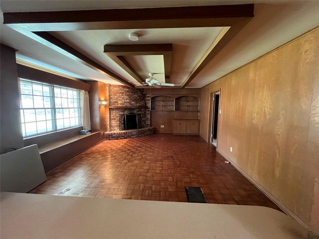 18203 Carriage Lane, Nassau Bay, TX 77058