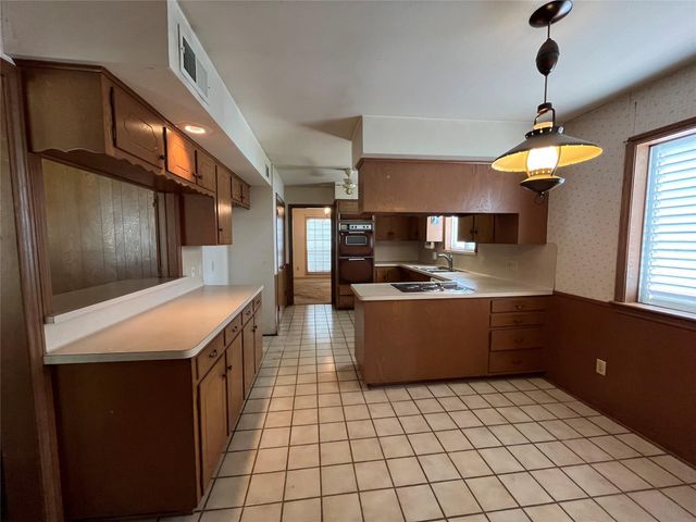 18203 Carriage Lane, Nassau Bay, TX 77058