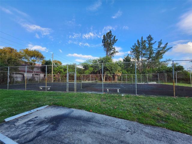 3027 E Missionwood Lane B, Hollywood, FL 33025