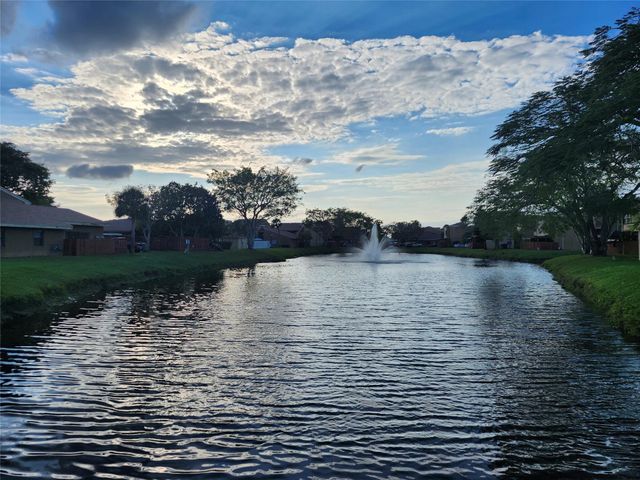 3027 E Missionwood Lane B, Hollywood, FL 33025