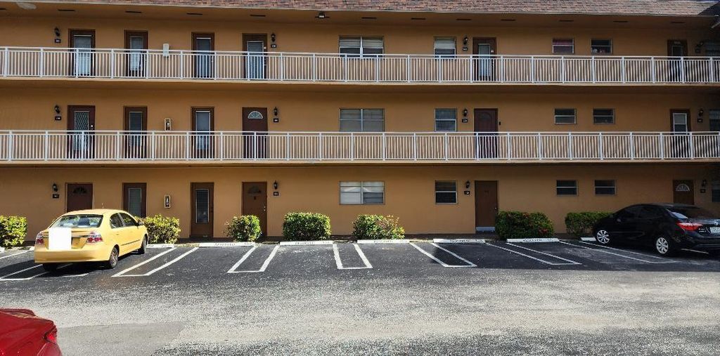 5031 W Oakland Park Boulevard 307, Lauderdale Lakes, FL 33313