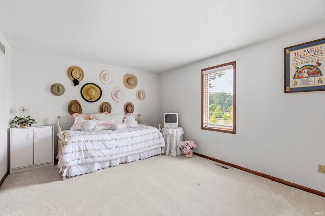 2002 Traders Crossing, Fort Wayne, IN 46845