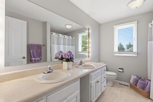 2002 Traders Crossing, Fort Wayne, IN 46845