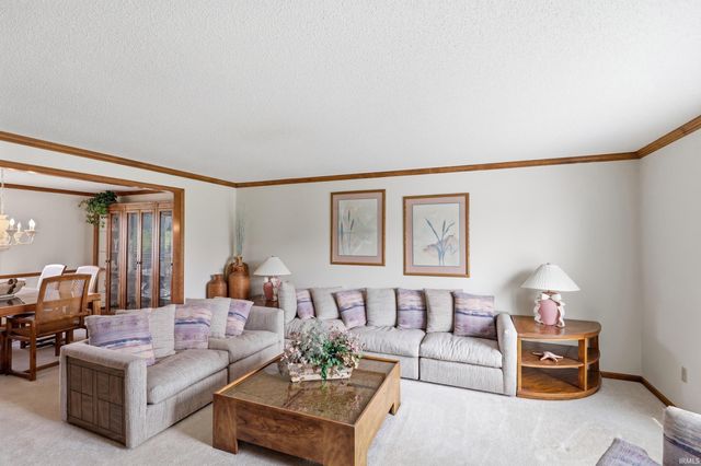2002 Traders Crossing, Fort Wayne, IN 46845