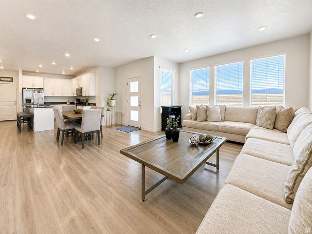 7403 S OLIVINE RIVER LN, West Jordan, UT 84081