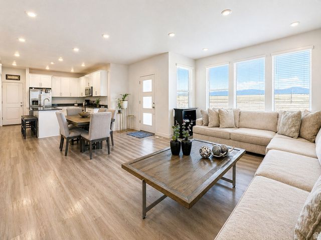 7403 S OLIVINE RIVER LN, West Jordan, UT 84081