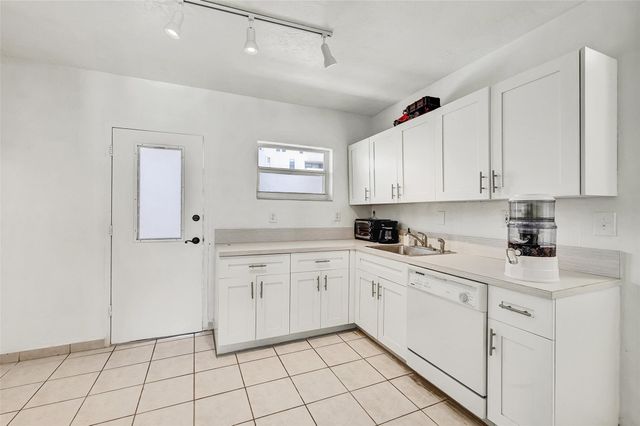 1300 Lincoln Rd D-804, Miami Beach, FL 33139