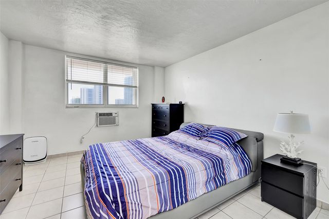 1300 Lincoln Rd D-804, Miami Beach, FL 33139