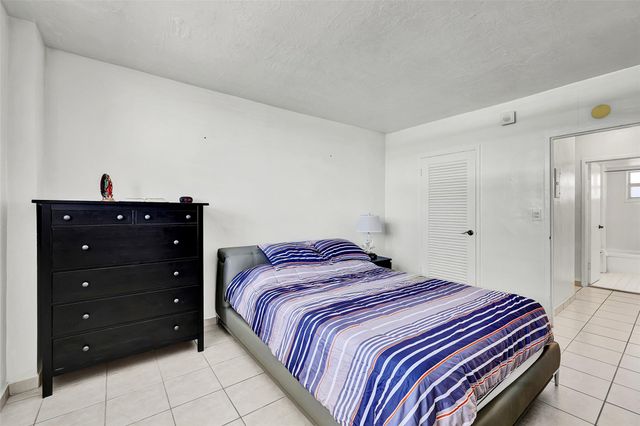 1300 Lincoln Rd D-804, Miami Beach, FL 33139