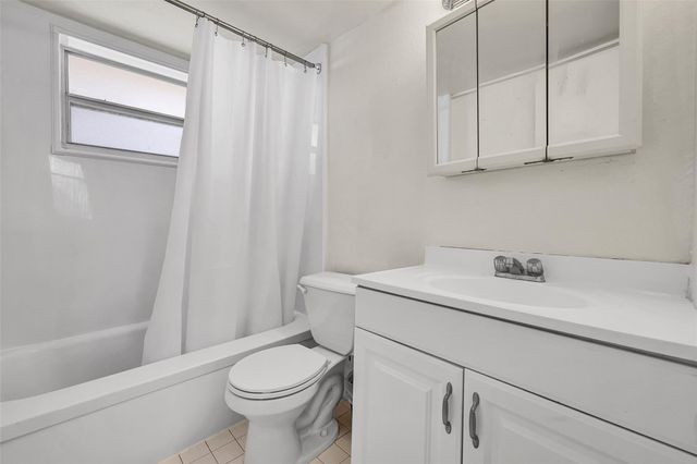 1300 Lincoln Rd D-804, Miami Beach, FL 33139