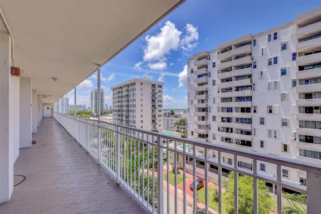 1300 Lincoln Rd D-804, Miami Beach, FL 33139