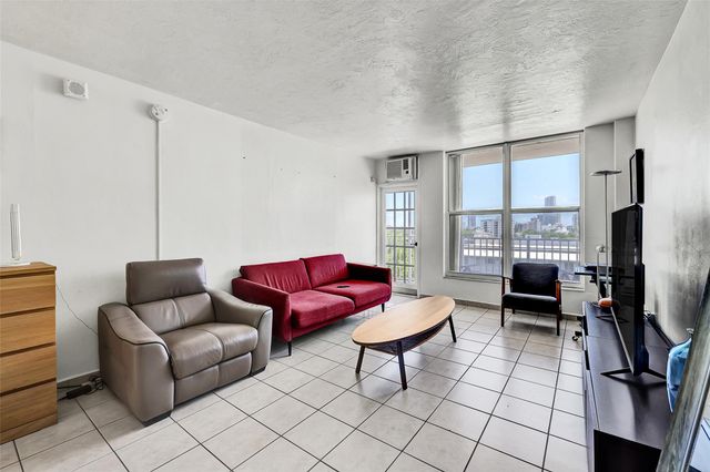 1300 Lincoln Rd D-804, Miami Beach, FL 33139