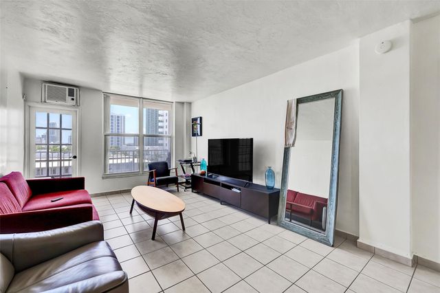 1300 Lincoln Rd D-804, Miami Beach, FL 33139