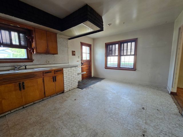 7742 S Oketo Avenue, Bridgeview, IL 60455