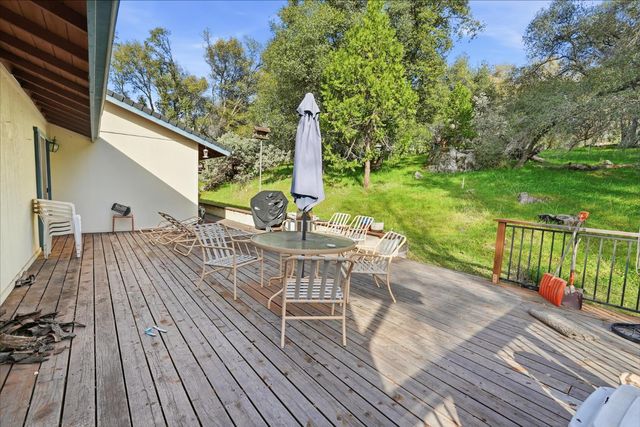 51590 Coyote Ridge Rd, Oakhurst, CA 93644