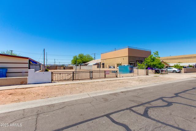 2145 E TAYLOR Street 11, Phoenix, AZ 85006