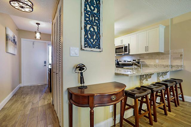 2541 Aragon Boulevard 202, Sunrise, FL 33322