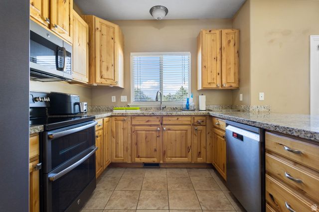 2482 W ADELAIDE DR, Riverton, UT 84065