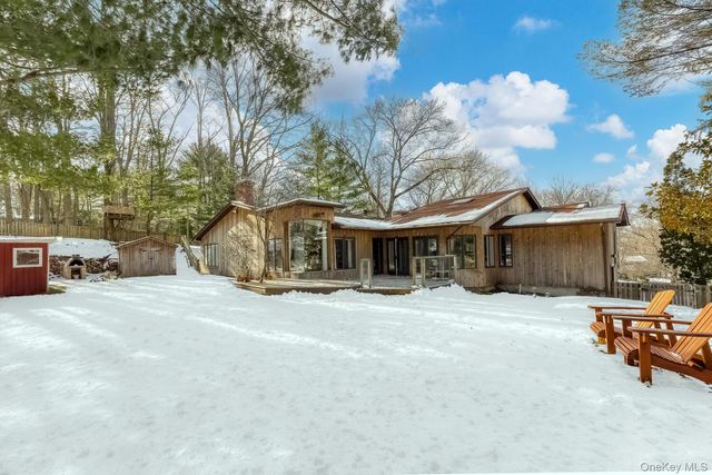 4 Hilltop Place, Monsey, NY 10952