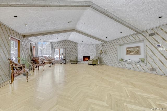 4 Hilltop Place, Monsey, NY 10952