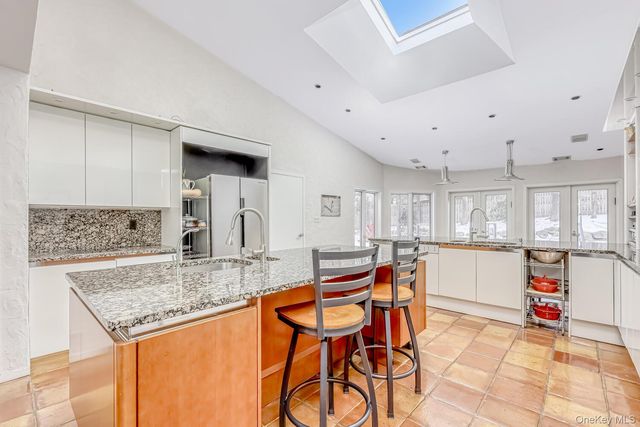 4 Hilltop Place, Monsey, NY 10952