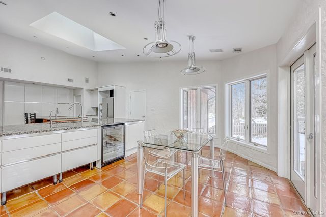 4 Hilltop Place, Monsey, NY 10952