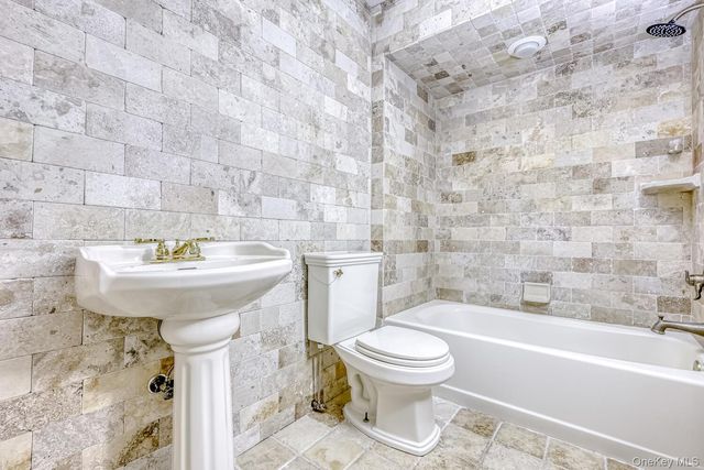 4 Hilltop Place, Monsey, NY 10952