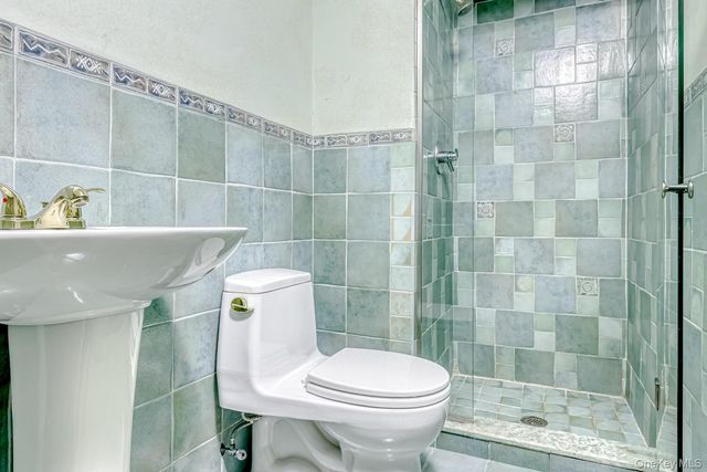 4 Hilltop Place, Monsey, NY 10952