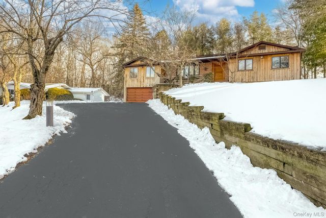 4 Hilltop Place, Monsey, NY 10952