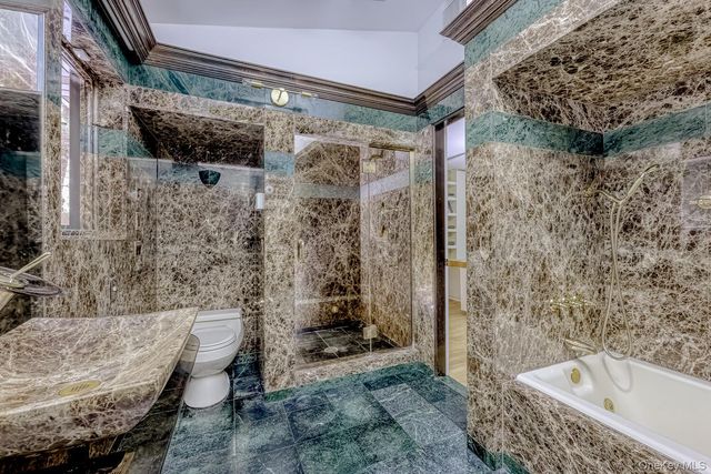 4 Hilltop Place, Monsey, NY 10952