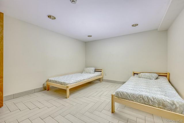 4 Hilltop Place, Monsey, NY 10952