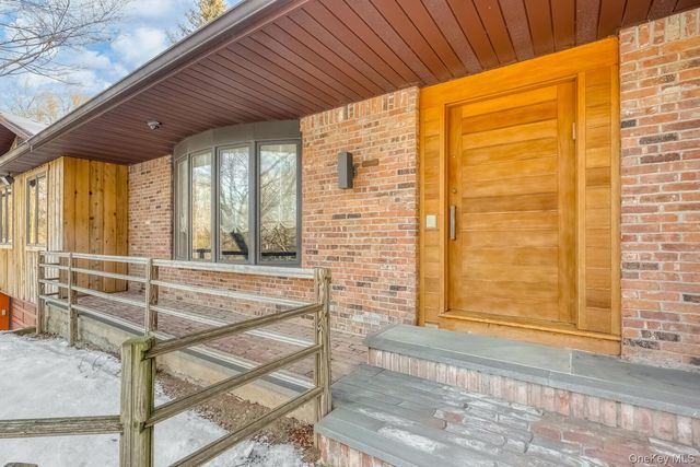 4 Hilltop Place, Monsey, NY 10952